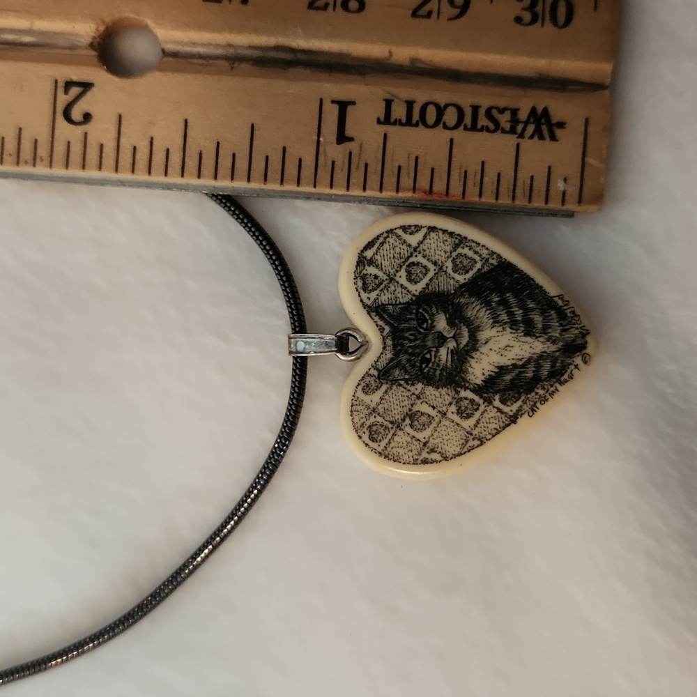 Vintage Tabby Cat Heart Pendant Signed And Inscribed Necklace Black Rope Chain - Picture 7 of 9